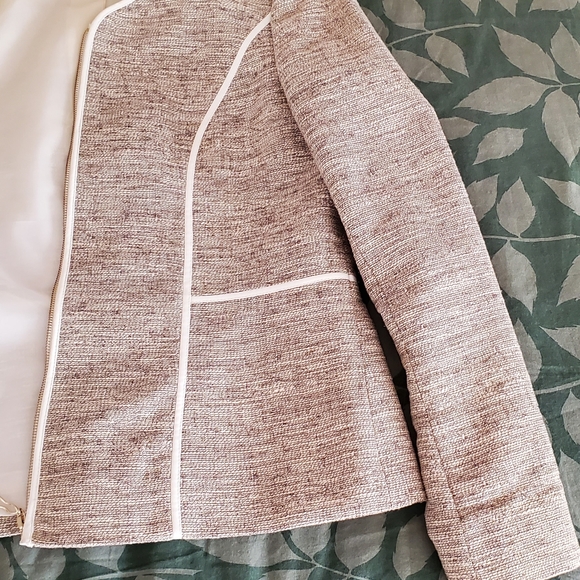Cotton and Linen Blazer - Picture 7 of 10